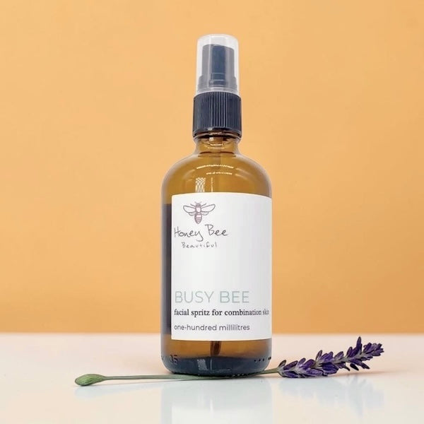 Refreshing facial spritz mist with balancing witch hazel, yarrow and glycerin, perfect for combination skin.