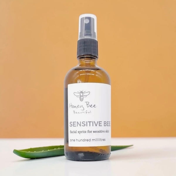 Sensitive facial mist spritz with natural chamomile, aloe vera and glycerin to hydrate dry or sensitive skin